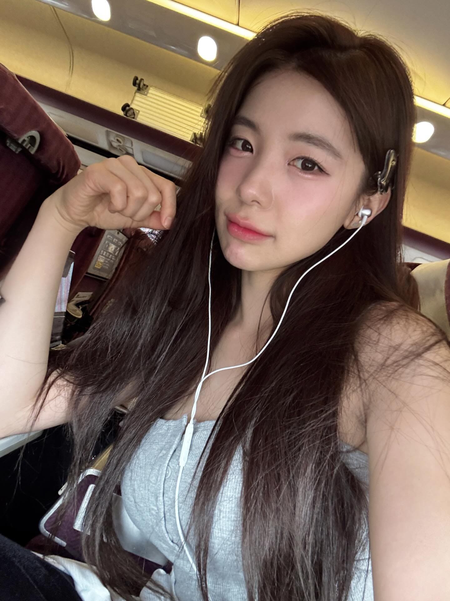 【外星微笑天使女神】(地球化名李多慧)