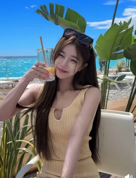 【外星極樂鳥女神】(地球化名정은영)